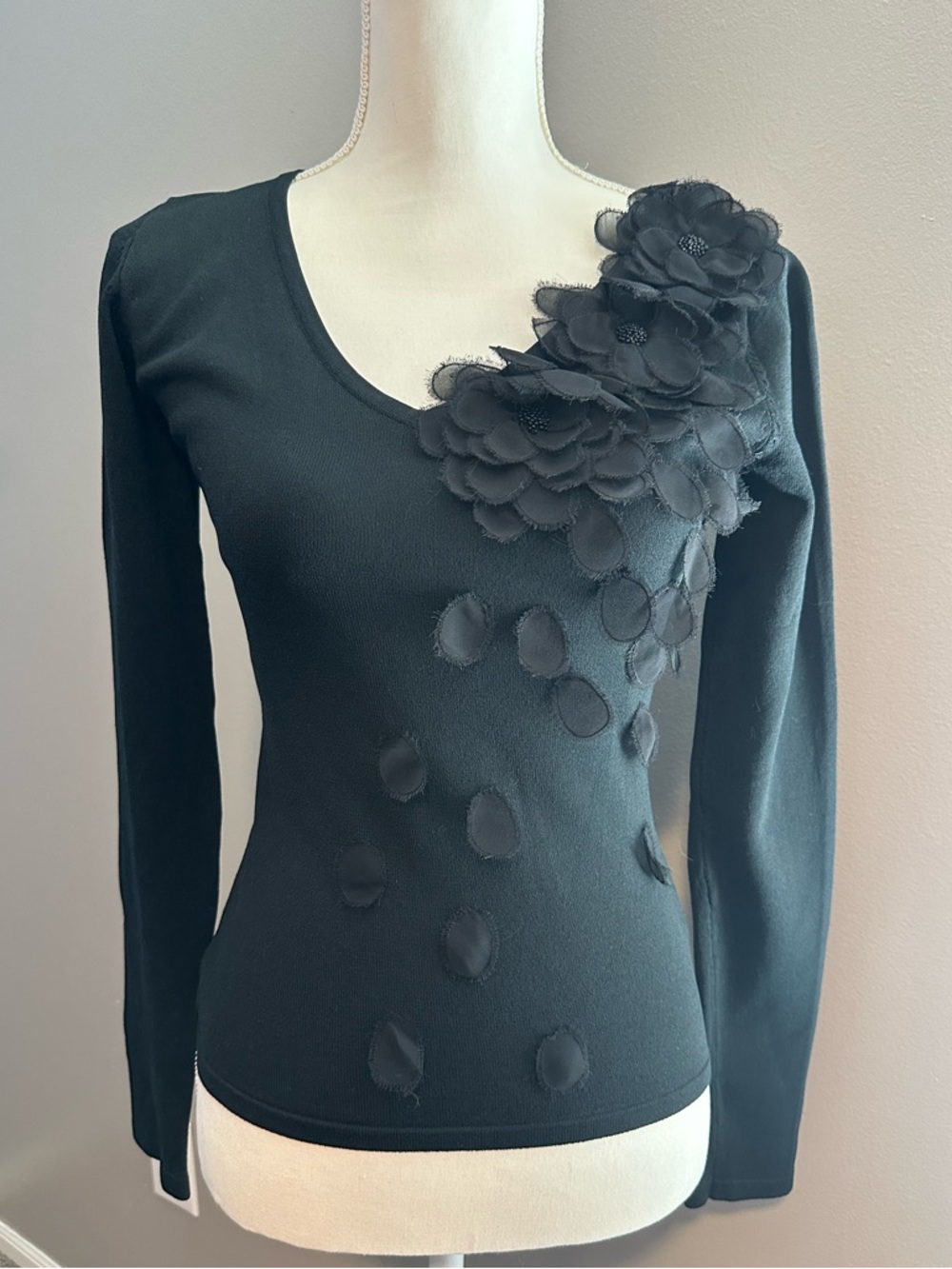 Michelle Nicole Black Floral Applique V-Neck Long Sleeve Top Size Small